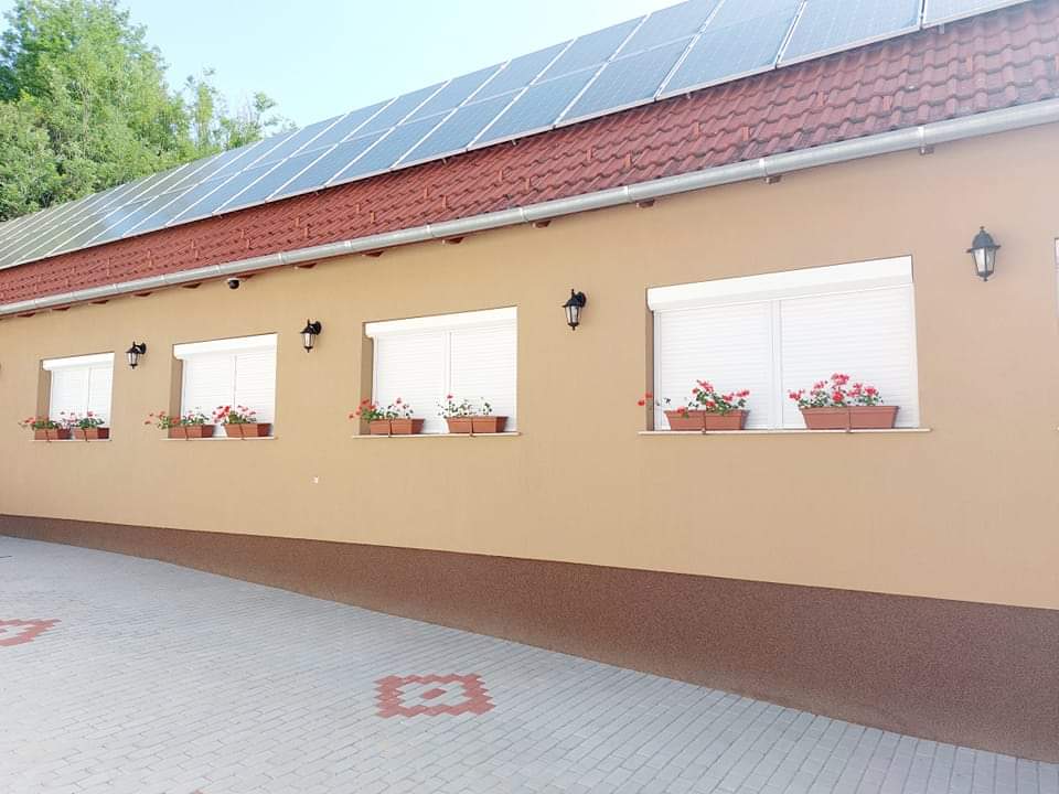 Pakson redőny beépítése