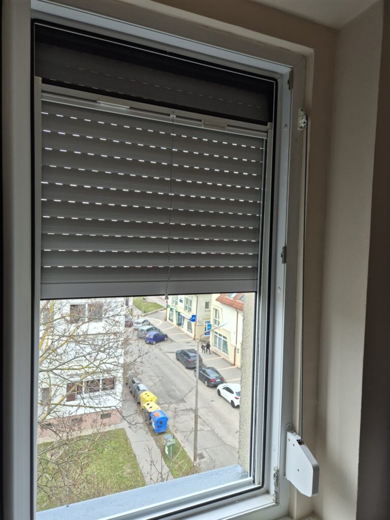 Szúnyoghálós redőny telepítése Baján